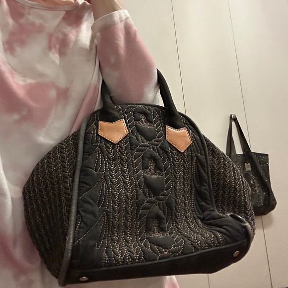 Vivienne Westwood Quilted Orb Handbag- PRICE IS FINAL AND NON-NEGOTIABLE - Picture 5 of 14